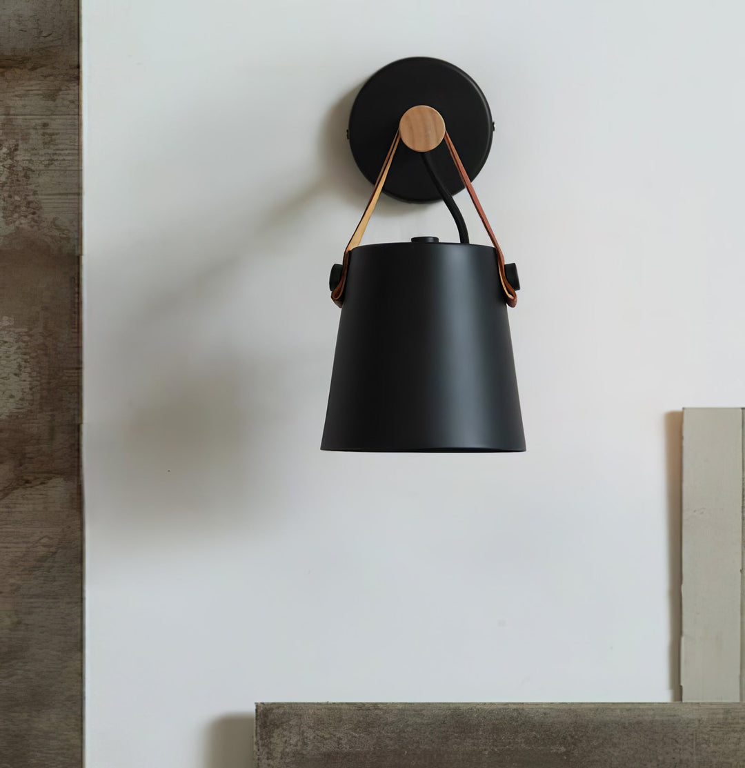 Träkonisk Vägglampa