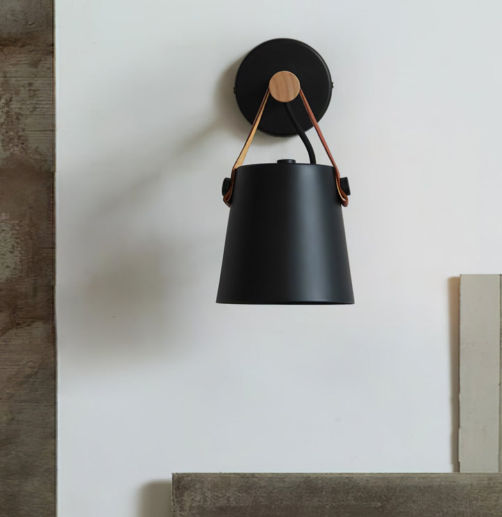 Träkonisk Vägglampa