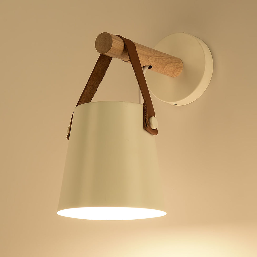 Träkonisk Vägglampa