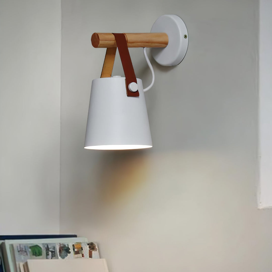 Träkonisk Vägglampa