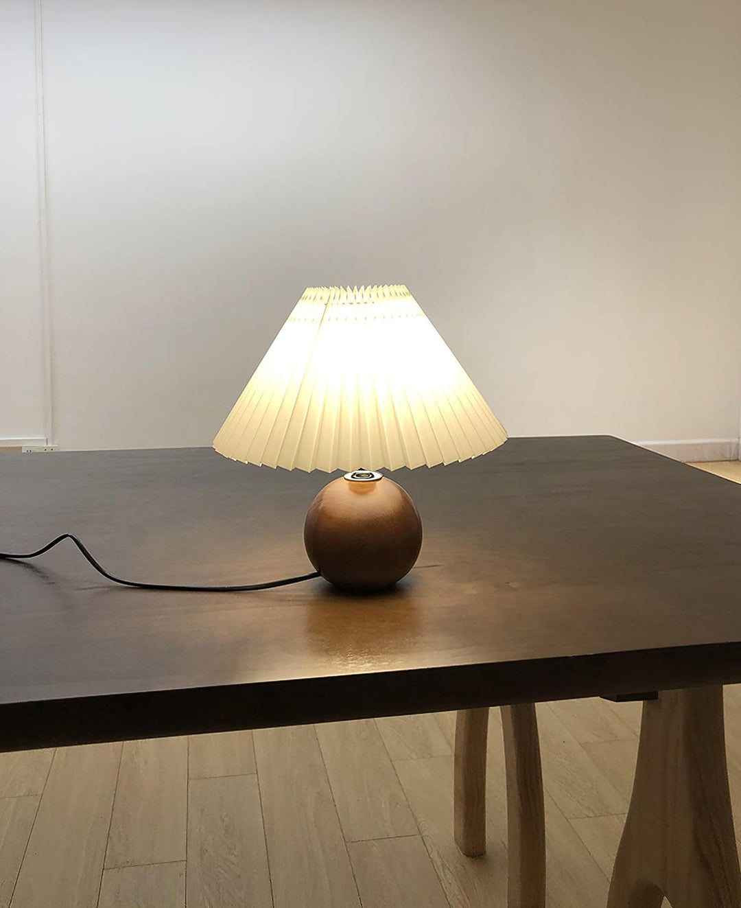 Träplisserad Bordslampa