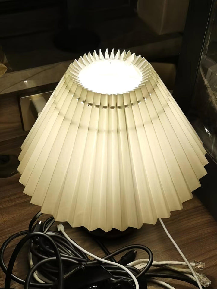 Träplisserad Bordslampa
