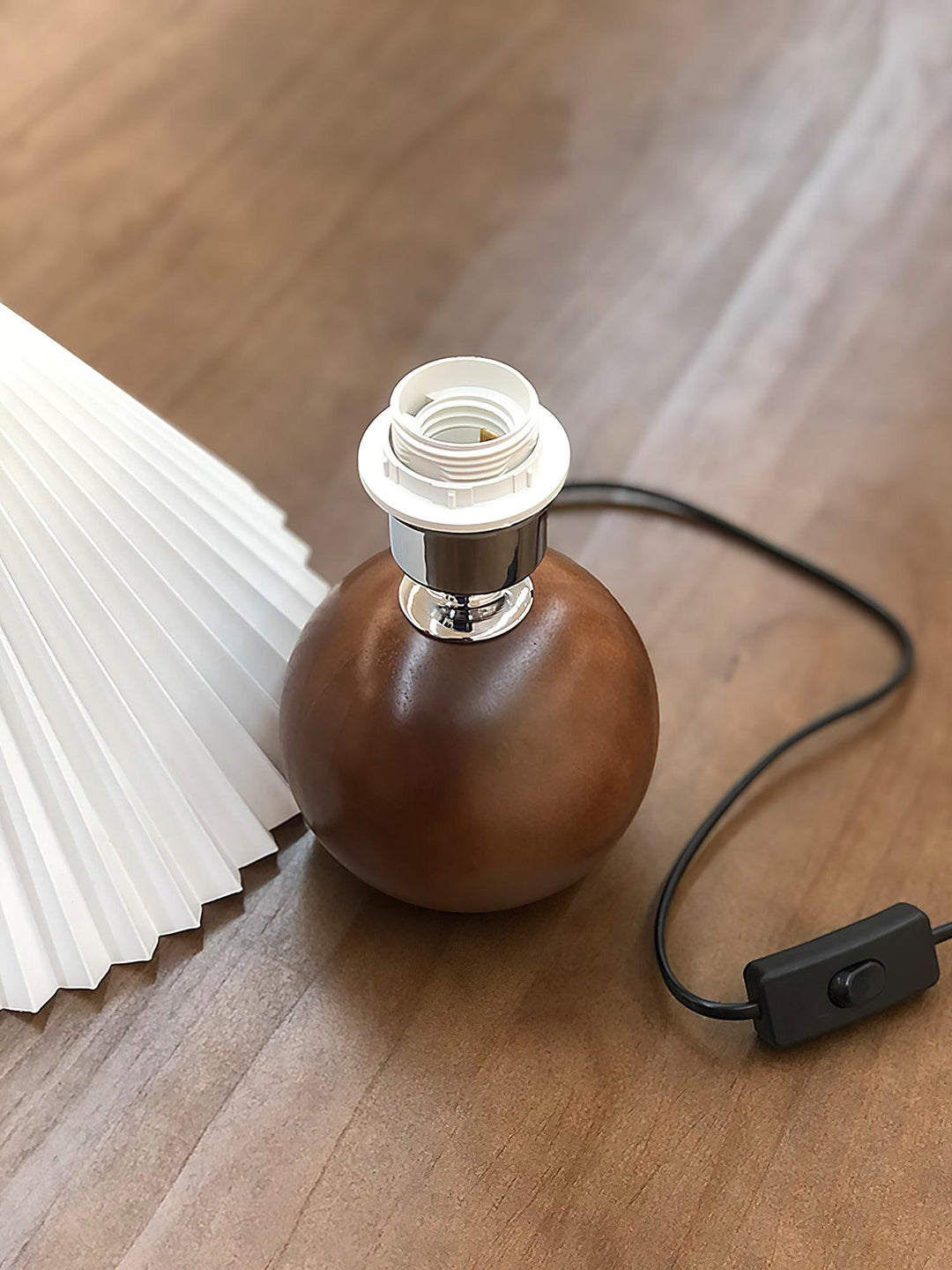Träplisserad Bordslampa