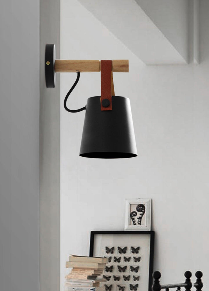 Träkonisk Vägglampa