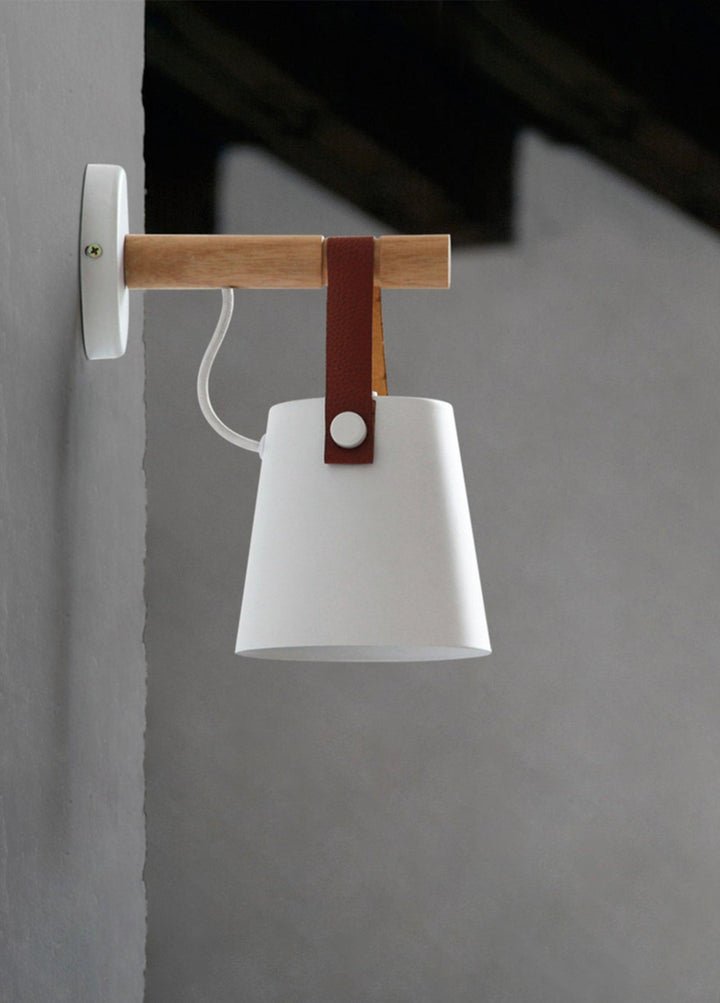 Träkonisk Vägglampa