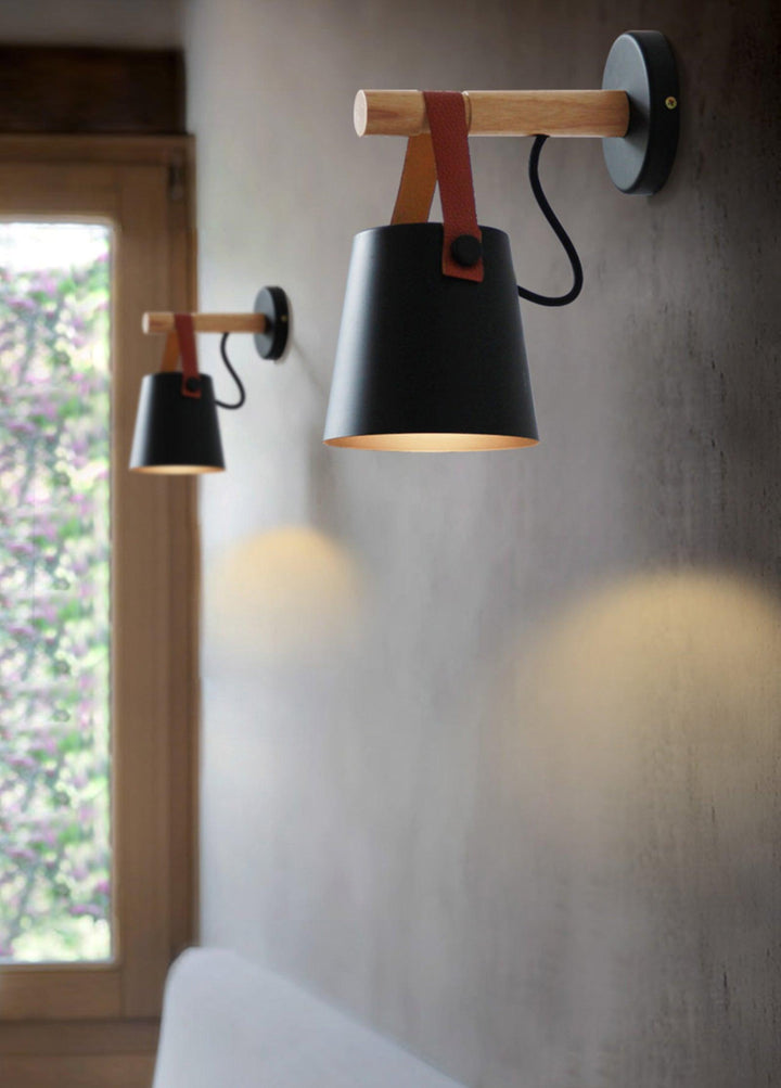 Träkonisk Vägglampa