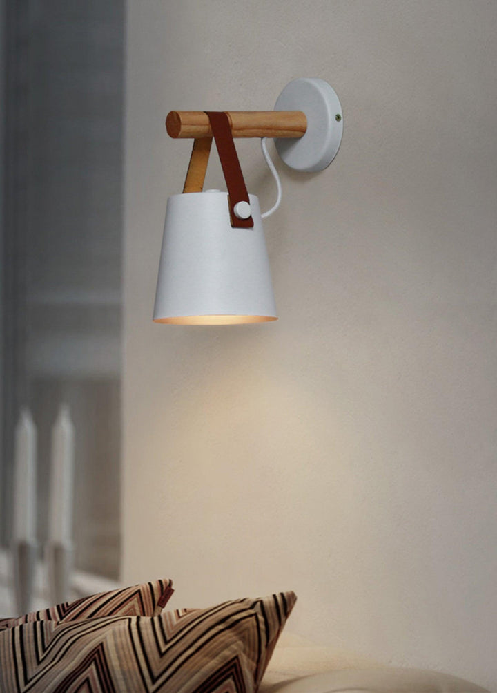 Träkonisk Vägglampa
