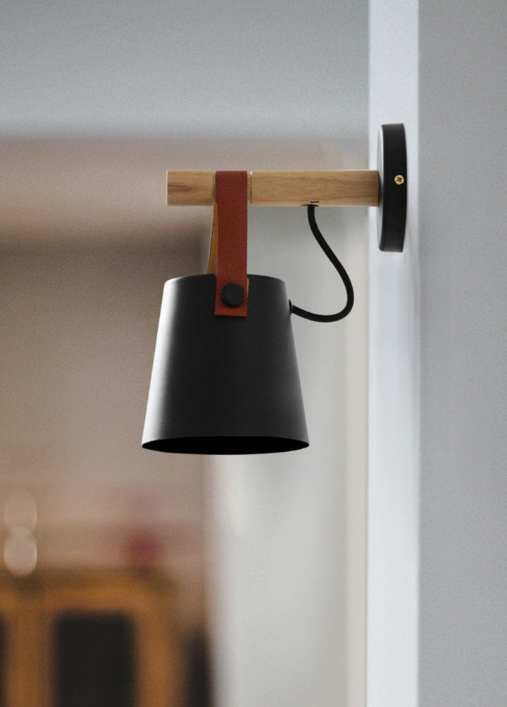 Träkonisk Vägglampa