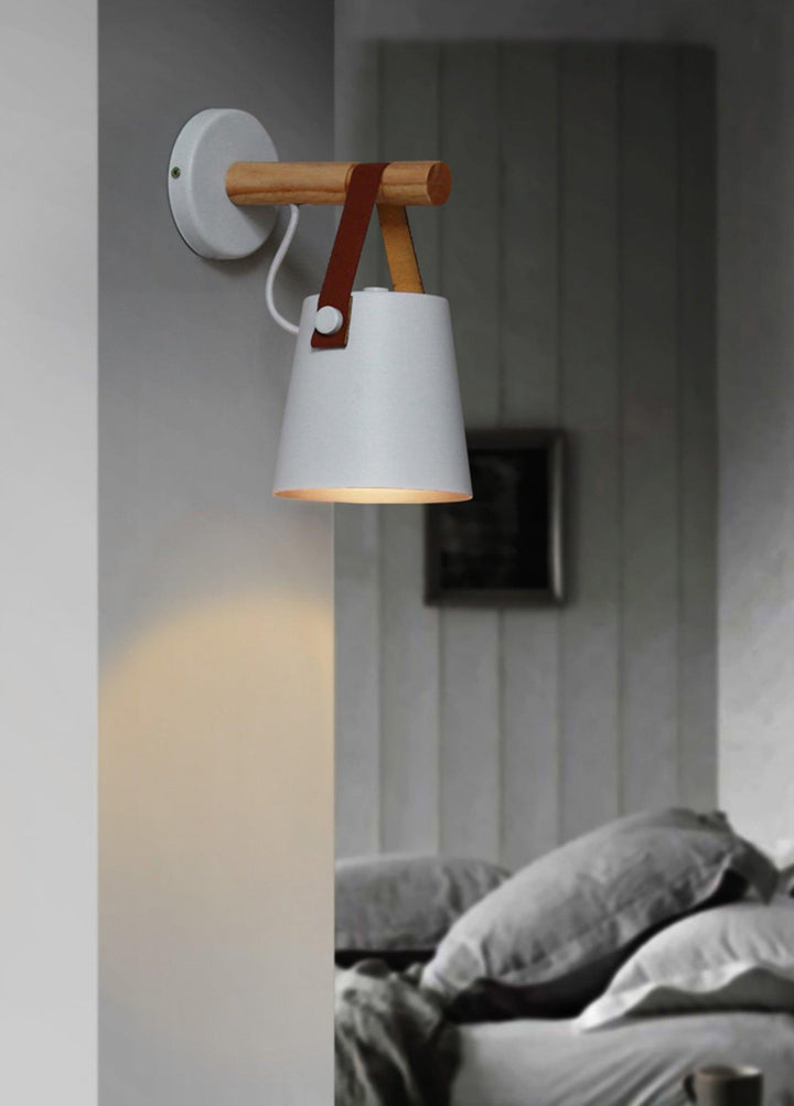 Träkonisk Vägglampa