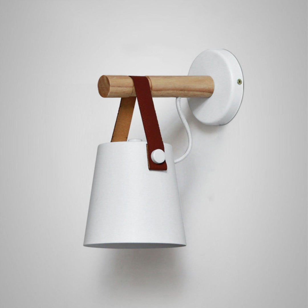 Träkonisk Vägglampa