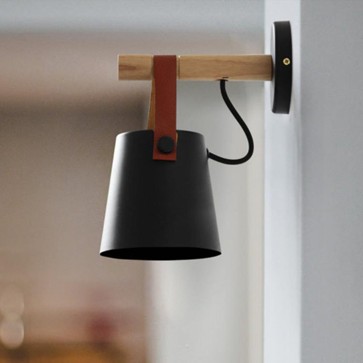 Träkonisk Vägglampa