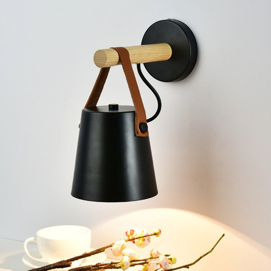 Träkonisk Vägglampa