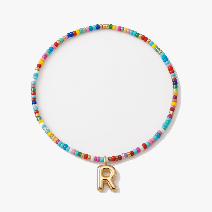 Liora – Färgowy Halsband z Beadami z Inicjałem