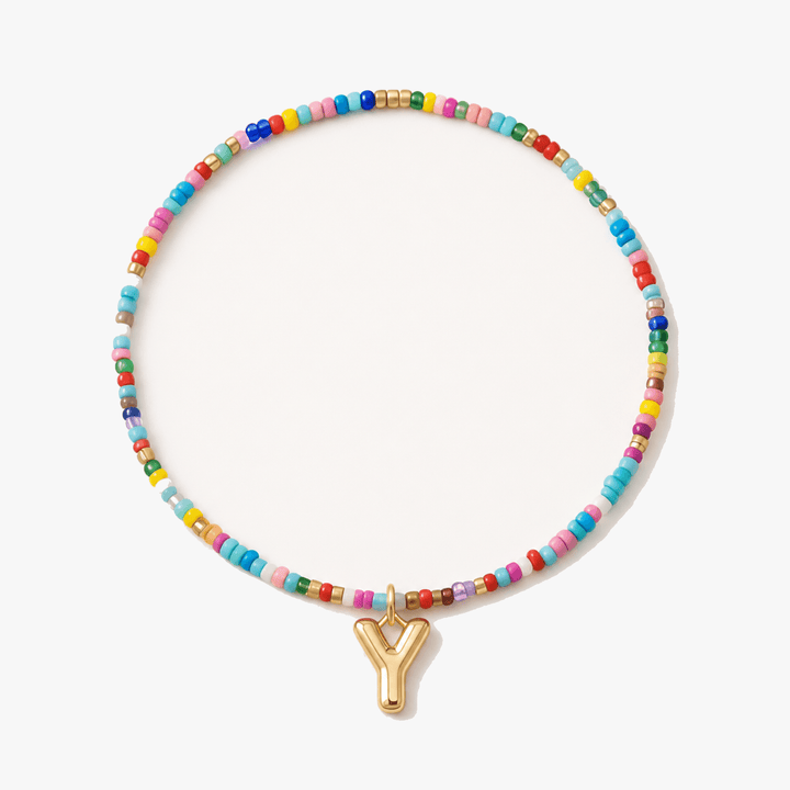 Liora – Färgowy Halsband z Beadami z Inicjałem