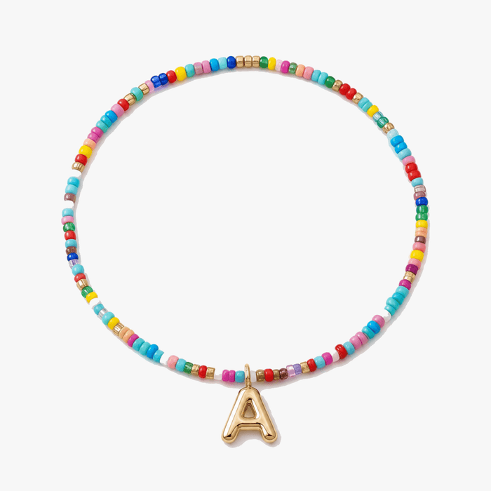 Liora – Färgowy Halsband z Beadami z Inicjałem