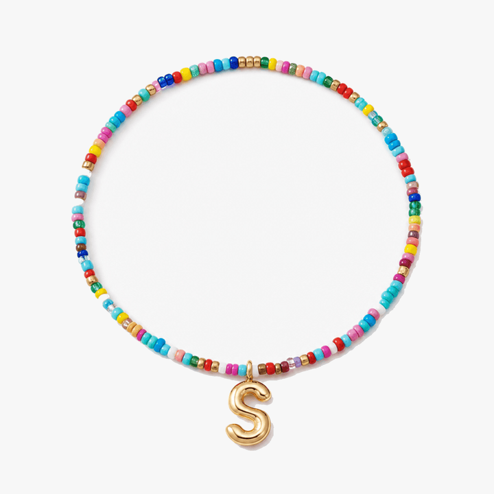 Liora – Färgowy Halsband z Beadami z Inicjałem