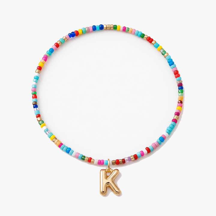 Liora – Färgowy Halsband z Beadami z Inicjałem