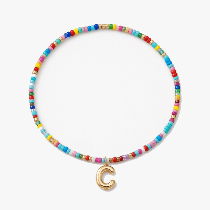 Liora – Färgowy Halsband z Beadami z Inicjałem