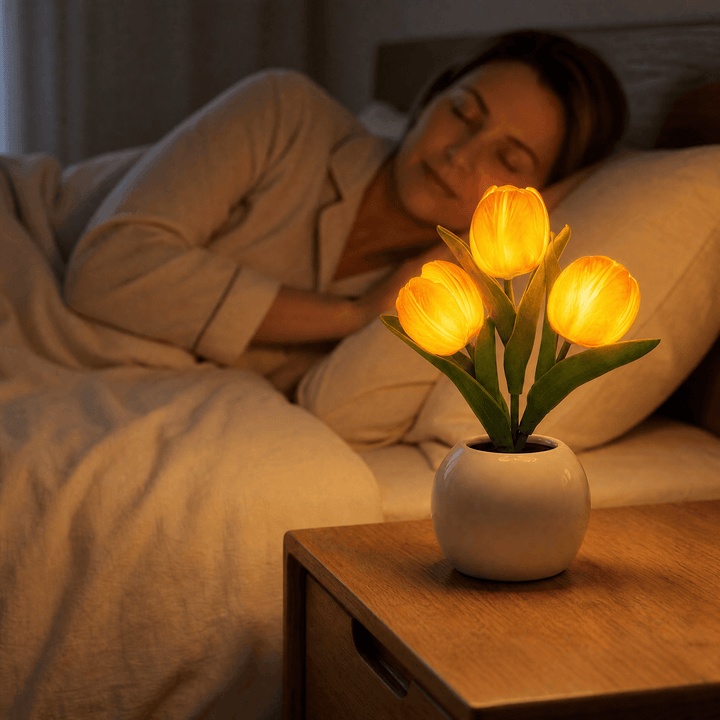 Bloomora – Lampa LED i form av tulipana z ceramiczną wazonem