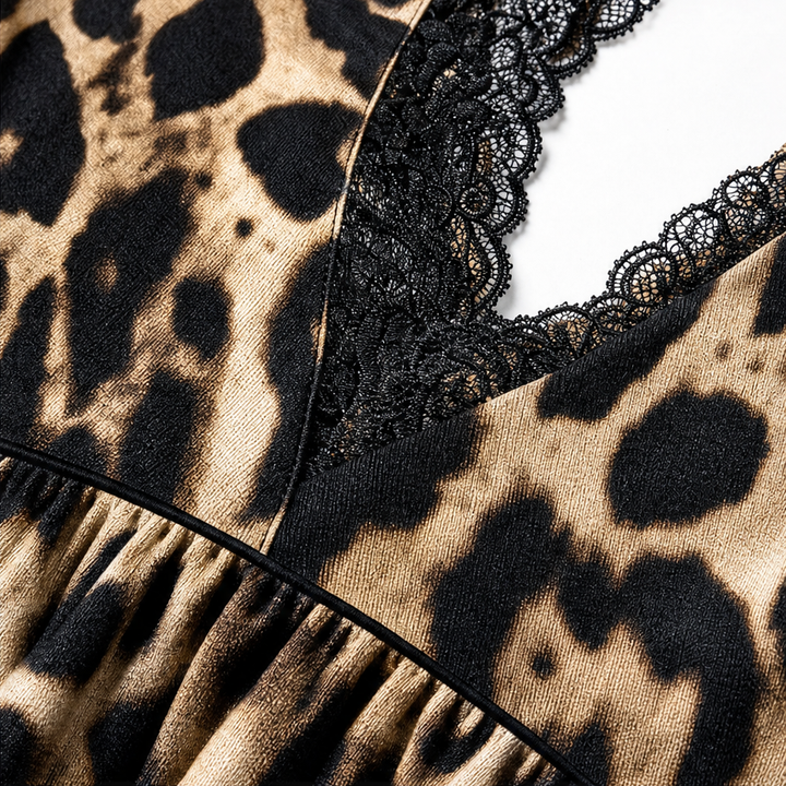 Veloura – Klänning midi w leopardmönster z koronkowym urringning w v-ringning