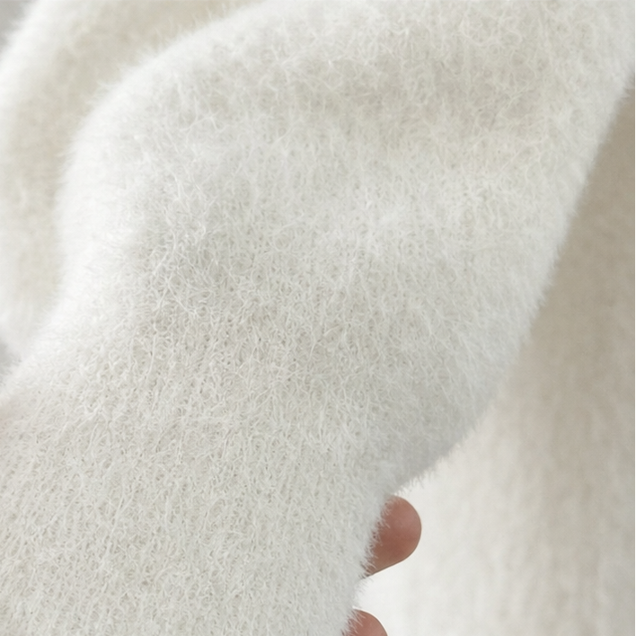 Veloura – Mini Klänning z Fuzzy-Knit i Urringning w V-ringning