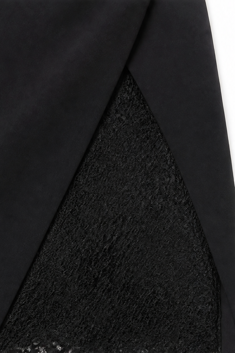 Draperra – Klänning koktajlowa bodycon z koronkowymi ręKaffemi