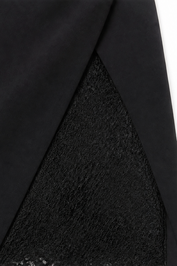 Draperra – Klänning koktajlowa bodycon z koronkowymi ręKaffemi