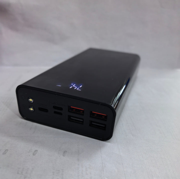 Svart powerbank med LCD-display