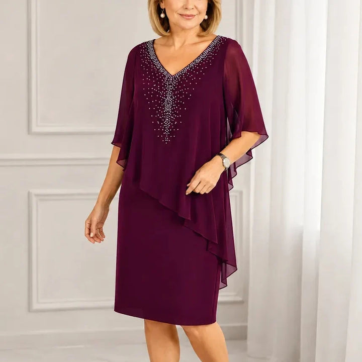 Wearbella – Klänning z peleryną, som omija kłopoty z szalem