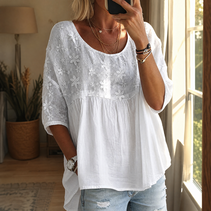 Floralé – Kobieca Blus z Haftowanymi Kwiatami w Stilu Peplum