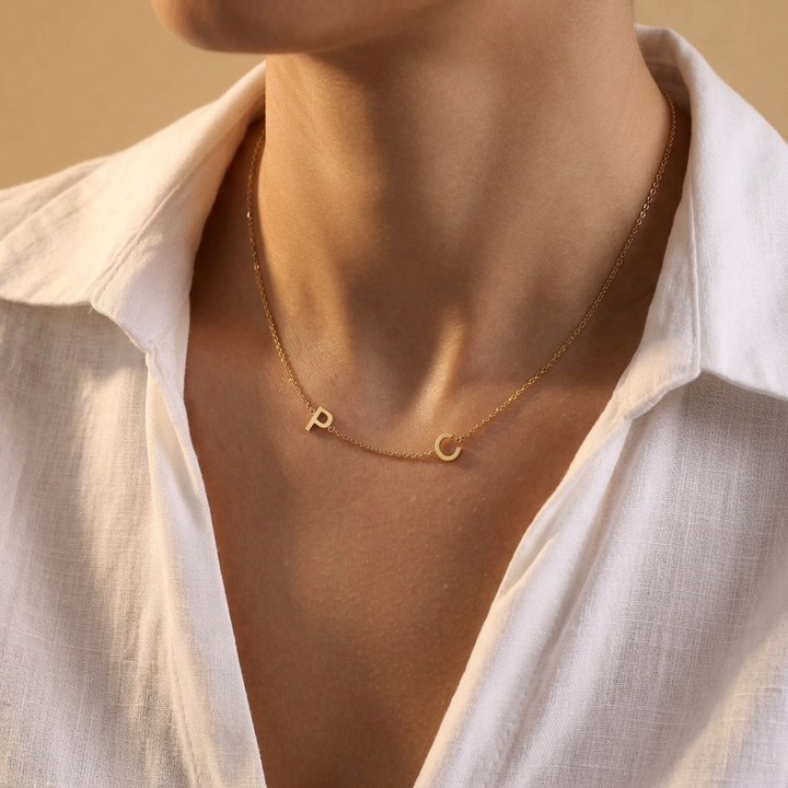 Auriela – Spersonalizowany halsband z inicjałami på boku