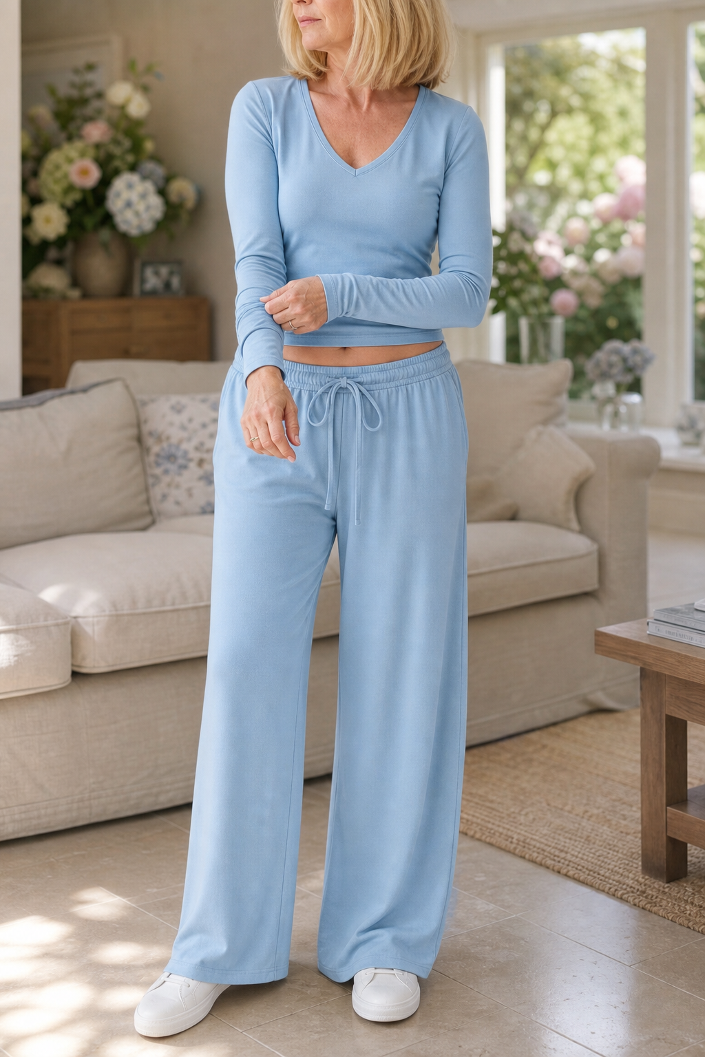 Wearbella – Set topu på ramiączkach i form av litery V i byxor z vida ben