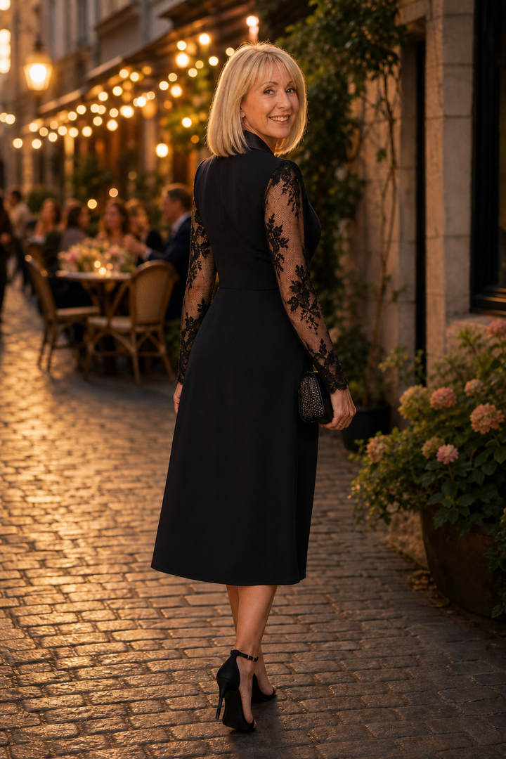 Draperra – Klänning koktajlowa bodycon z koronkowymi ręKaffemi