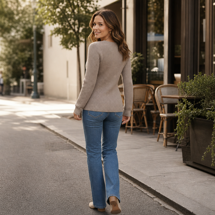 Vela Twist – Top z przodem skręconym i prążkowanym