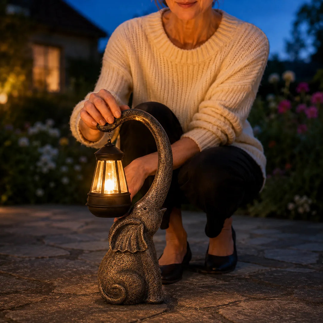 Lumeria – Elektrisk Lampa Słoneczna i form av Słonia w Wykończeniu Starego Brązu