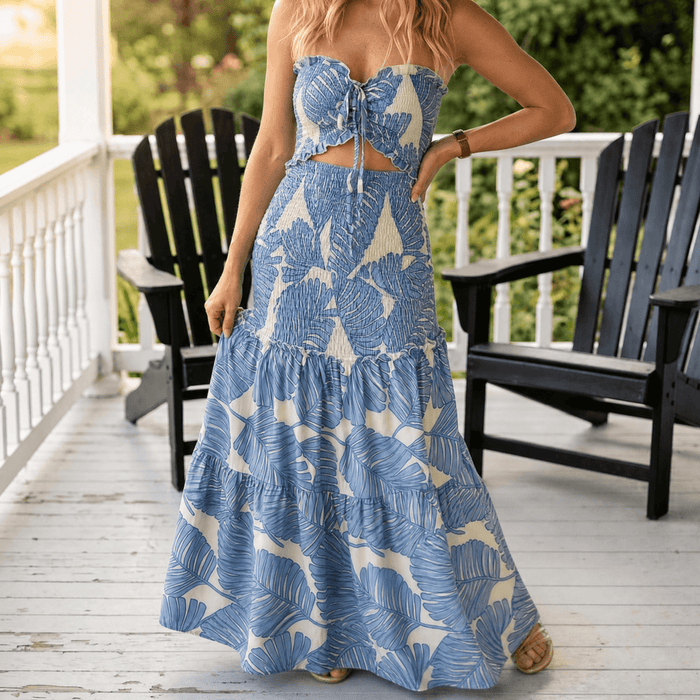 Liriosa – Lång klänning utan ramiączek z palmowym nadrukiem