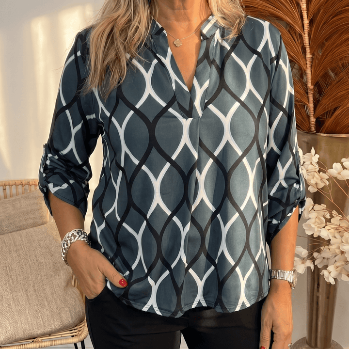 Nora – Blus dam z urringning w v-ringning i nadrukiem
