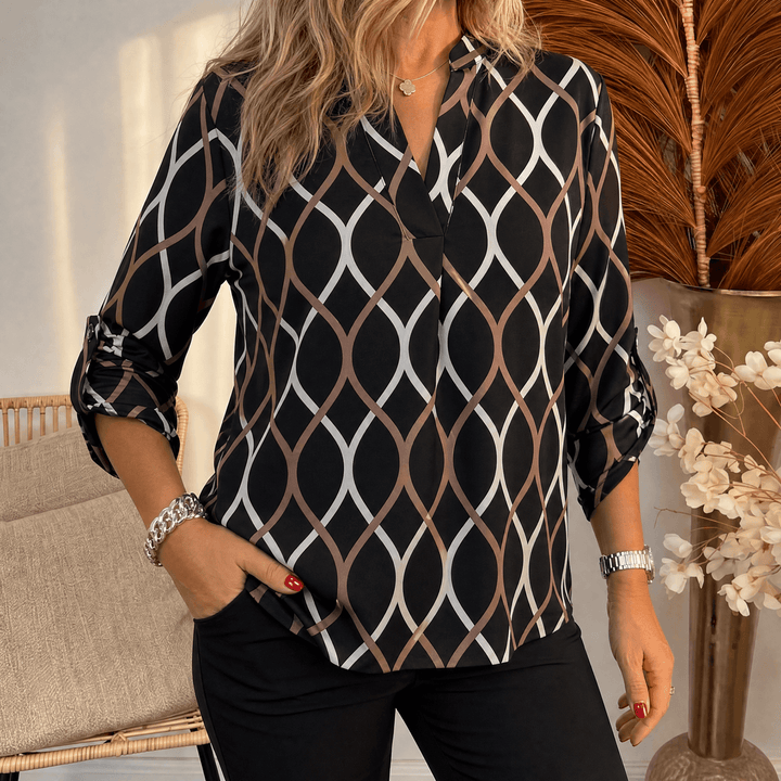 Nora – Blus dam z urringning w v-ringning i nadrukiem