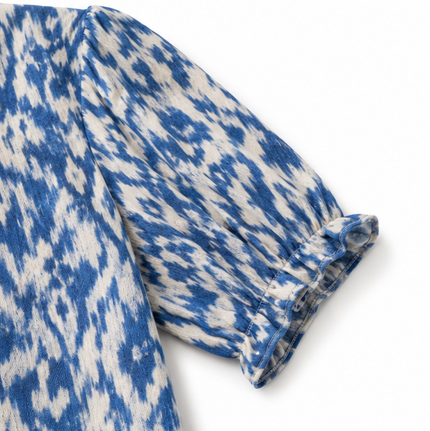 Solara – Boho Maxi Dress z Wzorem Ikat i Frędzlami vid Dekolcie i form av V