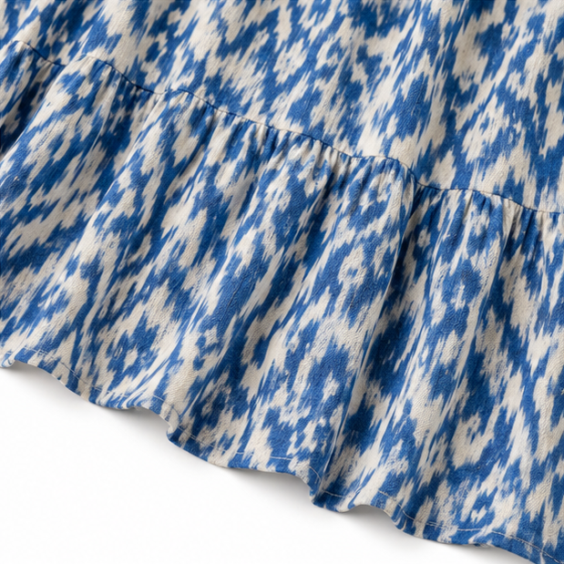 Solara – Boho Maxi Dress z Wzorem Ikat i Frędzlami vid Dekolcie i form av V