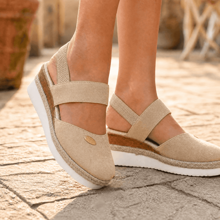 Stepwell – Bekväma sandaler på koturnie
