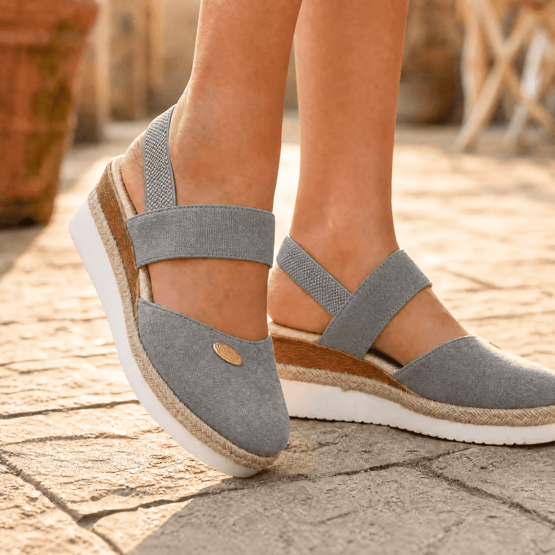 Stepwell – Bekväma sandaler på koturnie