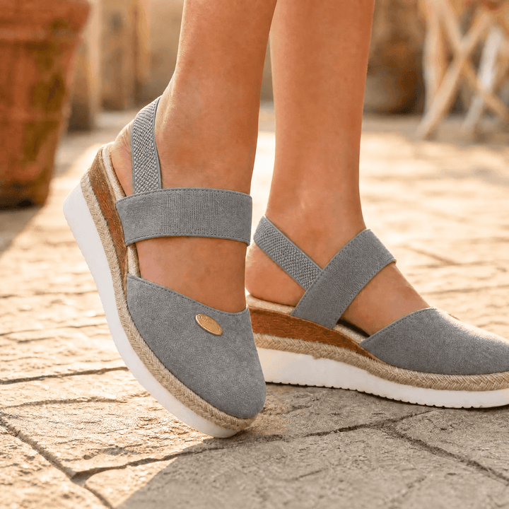 Stepwell – Bekväma sandaler på koturnie