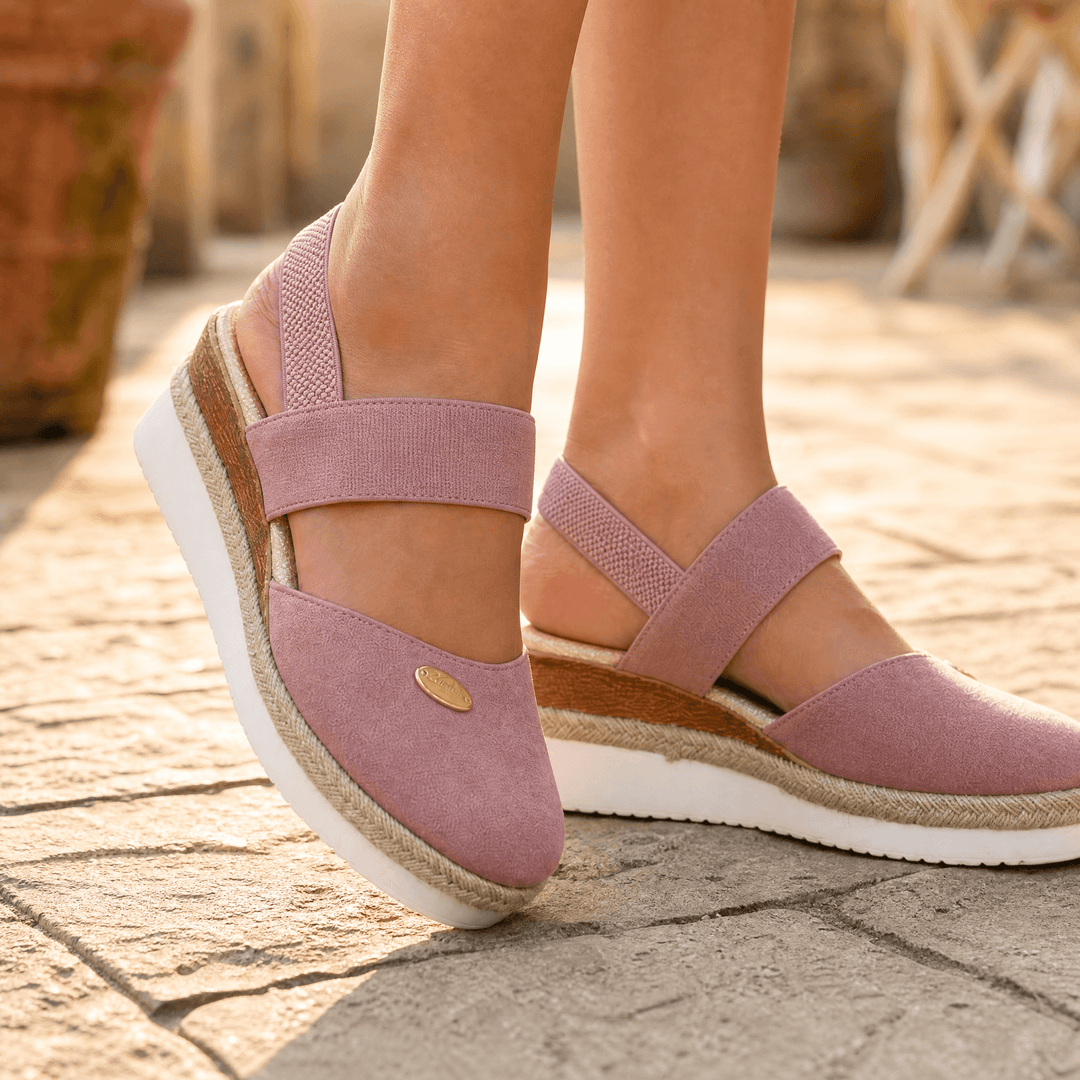 Stepwell – Bekväma sandaler på koturnie