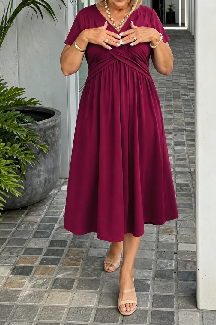 Wearbella – Klänning midi z plisami i kieszeniami w dekolcie V