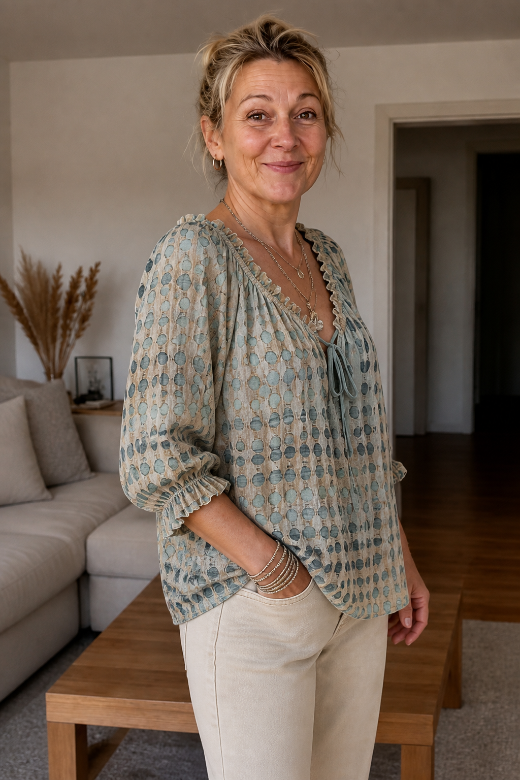 Vivelyn – Blus boho z falbanami i wiązaniem vid hals