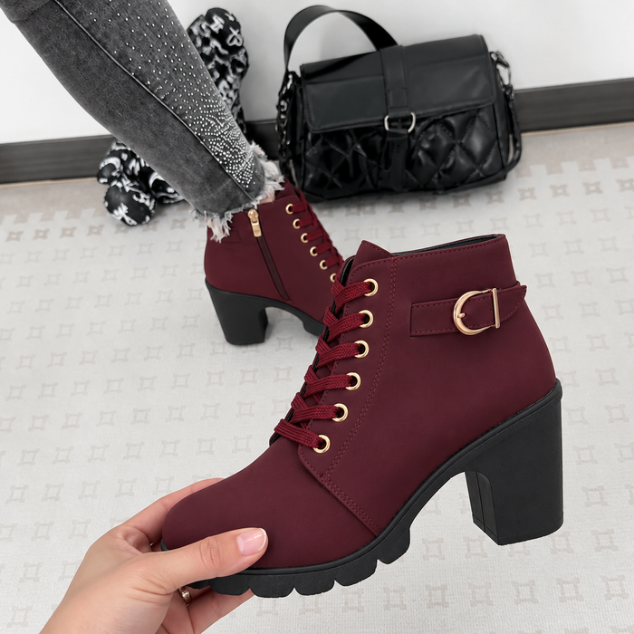 Buckle & Bold – Boots med klack z wiązaniem