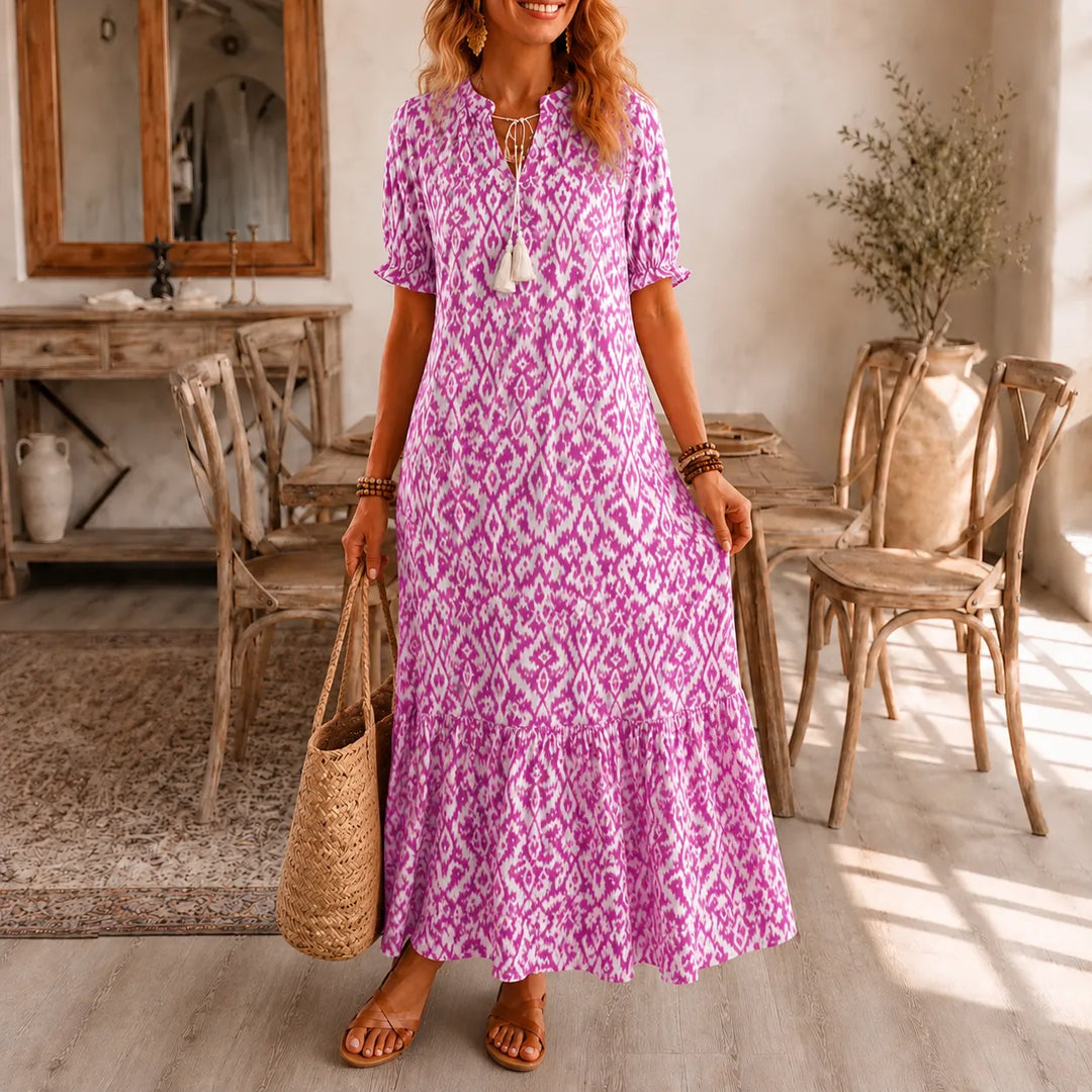 Solara – Boho Maxi Dress z Wzorem Ikat i Frędzlami vid Dekolcie i form av V