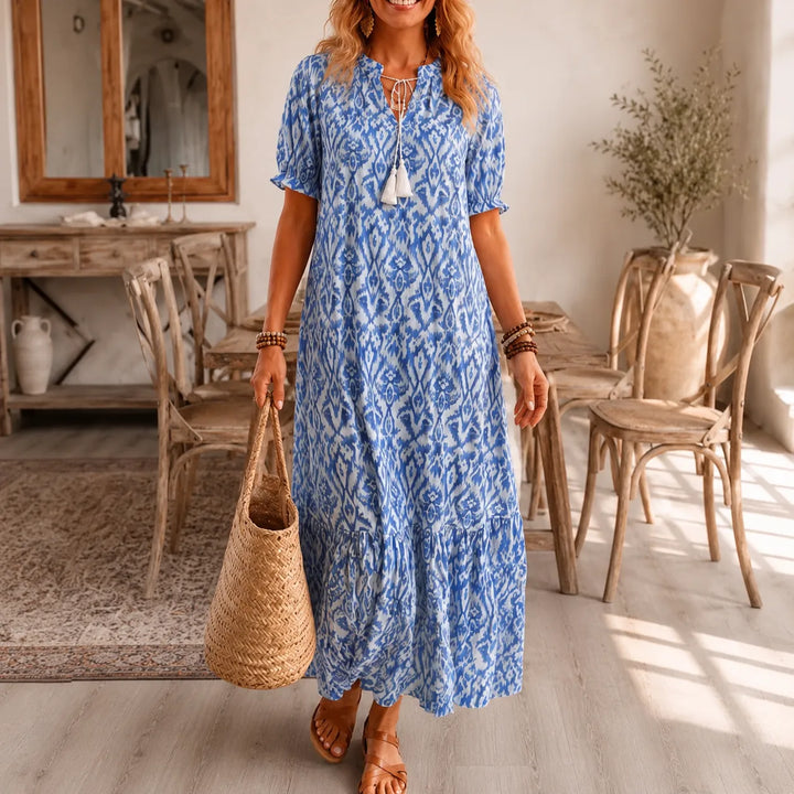 Solara – Boho Maxi Dress z Wzorem Ikat i Frędzlami vid Dekolcie i form av V